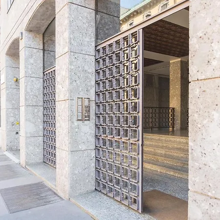 Plum Guide - Blue Planet Apartment Milan