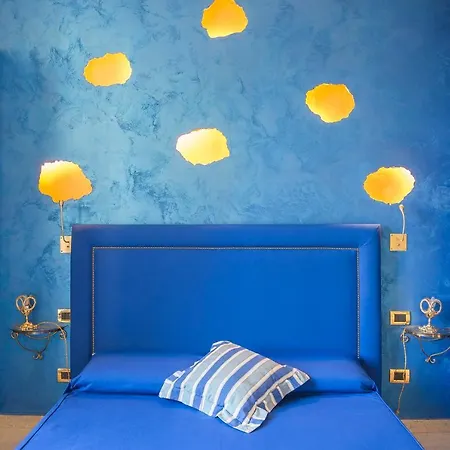 Plum Guide - Blue Planet